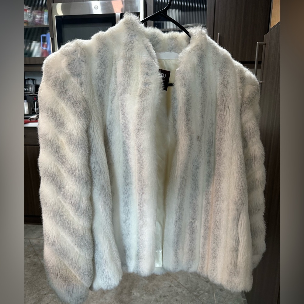 Avec Tu faux fur coat